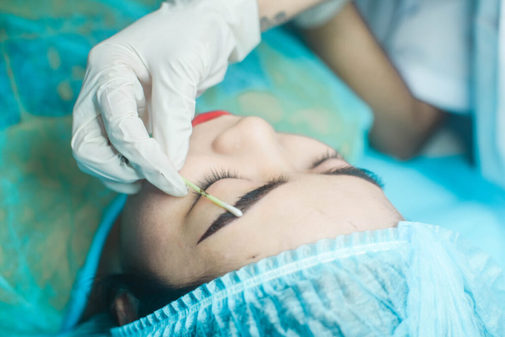 Nên học phun xăm chân mày uy tín ở đâu