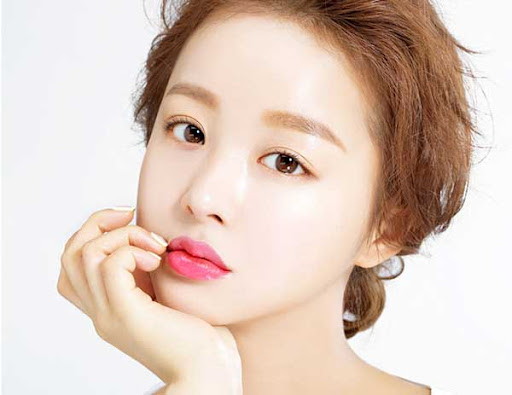 Phun môi bao lâu thì dặm lại